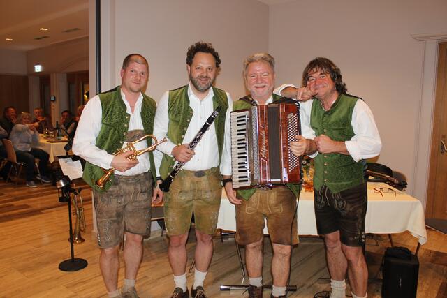 Das nächste Sänger- und Musikantentreffen findet am Donnerstag, 21. Dezember um 20 Uhr im Hotel Reschenhof Mils statt. | Foto: BezirksBlätter