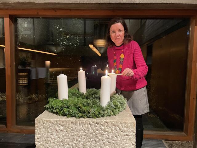 Zu Weihnachten ist in der evangelischen Glaubenskirche ganz schön viel los. Pfarrerin Kampl möchte nämlich den ganzen Tag nutzen. | Foto: Kriechbaum/RMA
