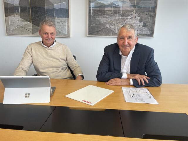 Siegfried Krainz und Josef Rutar haben jahrzehntelang Hand in Hand gearbeitet und die Unternehmensgeschichte geprägt. | Foto: MeinBezirk.at