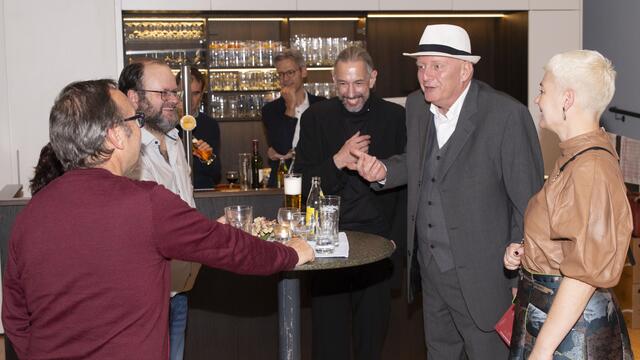 Der Ausklang mit den Autoren verlief "angeregt und gemütlich". | Foto: Richard Sonderegger