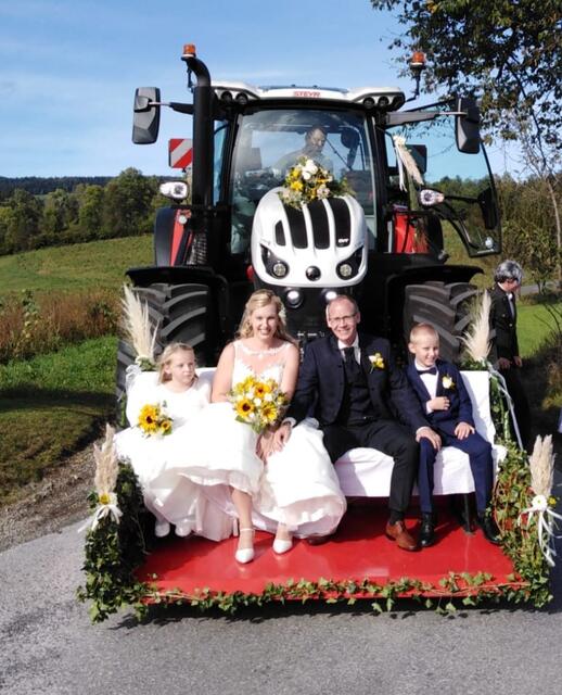 Familie Holzer-Salmhofer auf den Weg zur Hochzeit. | Foto: KK