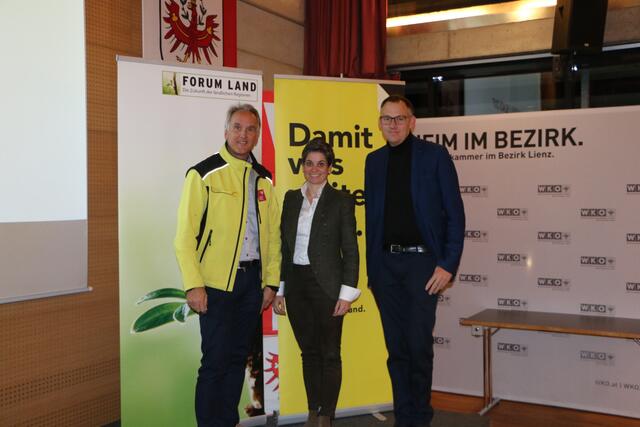 Referent Michael Fankhauser, WB Bezirksobfrau Michaela Hysek-Unterweger und Forum Land Obmann Klemens Kreuzer (v.l.) | Foto: Kirchmair