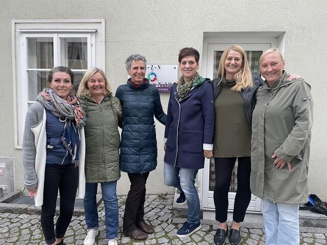 Die Aktiven des Verein Wohnen &amp; Erleben: Schriftführerin Stv. Sandra Gierlinger, Kassierin Karin Gahleitner, Kassiererin Stv. Regina Gahleitner, Schriftführerin Sylvia Öhlinger, Obfrau Stv. Christiana Miller und Obfrau Hermine Rachinger, v. l.  | Foto: Verein Wohnen &amp; Erleben