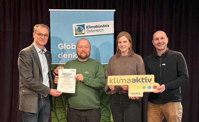 V. l.: Markus Mailer (Universität Innsbruck), Michael Wöss (Gemeinderat), Lina Martin (Klimabündnis Österreich) und Hannes Höller (klimaaktiv mobil). | Foto: Klimabündnis Österreich