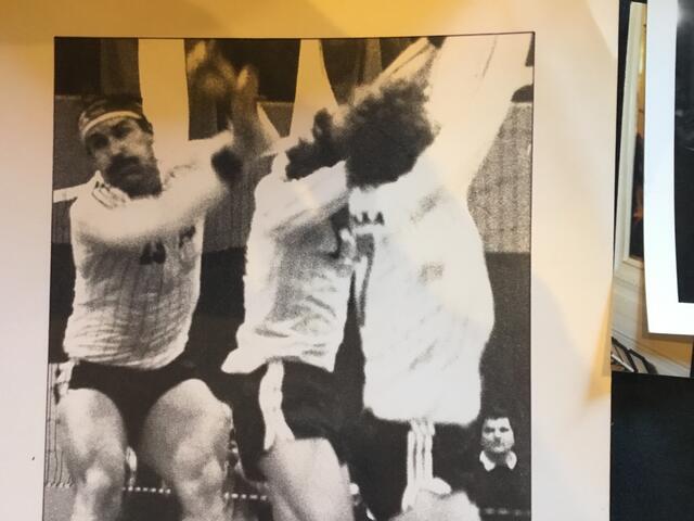 Mit seinem schier unglaublichen Oberschenkeldurchmesser galt Joe Horn als Sprungwunder im heimischen Volleyballsport. | Foto: Josef Horn