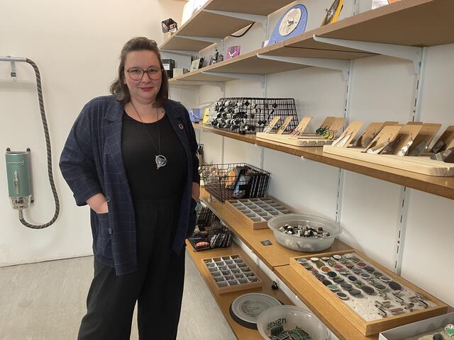 Reinprecht kreiert unter anderem Retro-Schmuckunikate. | Foto: Patricia Hillinger