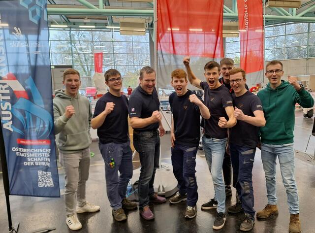 Große Freude auch bei den Test-Fuchs Kollegen | Foto: TEST-FUCHS