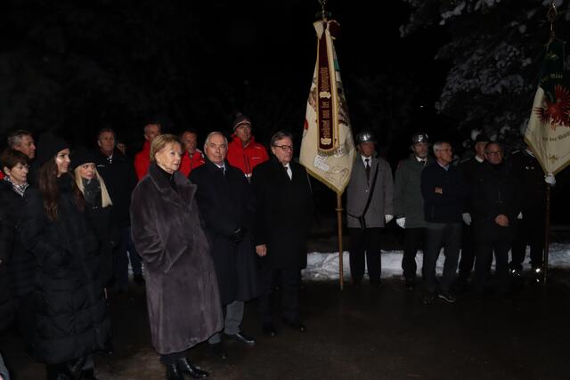Karl Schranz mit Ehefrau Evelyn und Alt-Landeshauptmann Günther Platter.  | Foto: Elisabeth Zangerl 