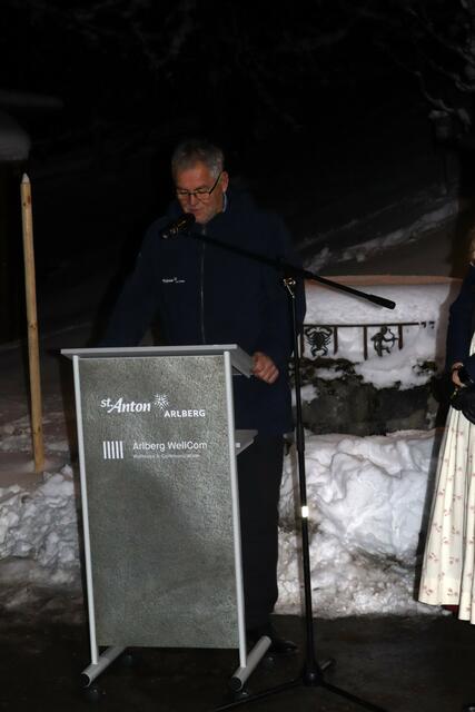 Bgm. Helmut Mall bei seiner Ansprache.  | Foto: Elisabeth Zangerl 