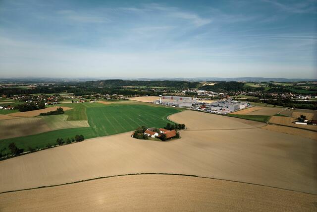 32 Hektar landwirtschaftliche Fläche für den Wirtschaftspark Reichersberg: "Dafür braucht's Verantwortung", so Geschäftsführer Bösch. | Foto: WIPA Reichersberg GmbH