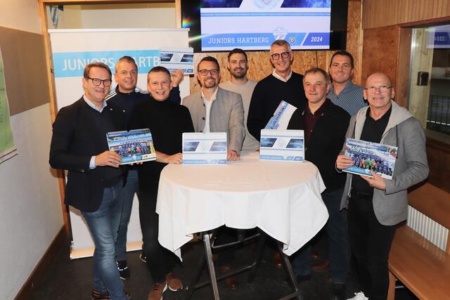 Die Juniors Hartberg-Obmänner Martin Kager, Christian Herbst und Christian Gleichweit im Kreis der Ehrengäste. | Foto: Alfred Mayer