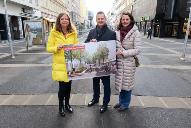 Ulmweltstadträtin Ulli Sima, Favoritens Bezirksvorsteher Marcus Franz (vl, SPÖ) Gemeinderätin Selma Arapovic (Neos) am Platz der Kulturen. | Foto: Max Spitzauer