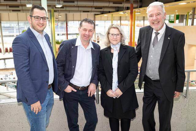 Gemeinderat LAbg. Philipp Gerstenmayer, Gastronom Andreas Kainz, Claudia Zier und Bürgermeister Klaus Schneeberger. | Foto: Stadt Wiener Neustadt/Weller