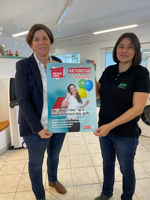 WK-Bezirksstellenobfrau Marlene Böhm-Lauter (l.) und Adelheid Dobrovolny-Bittermann am Black Friday | Foto: Wilma Bittermann