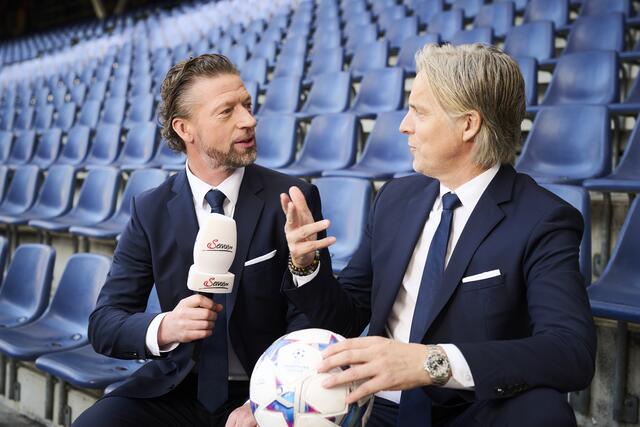 Die beiden ServusTV-Experten Jan Åge Fjörtoft (rechts) und Steffen Freund. | Foto: ServusTV / Philipp Carl Riedl