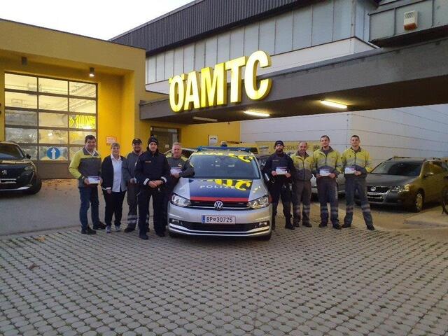 ÖAMTC-Mitarbeiterinnen: Josef Strohmayer (Stützpunktleiter), Birgitt Sator (Schalter), Alexander Bauer (Techniker), Leopold Wenzina, Manfred Kisling, Andreas Pferschinger, Fabian Loisel. | Foto: ÖAMTC