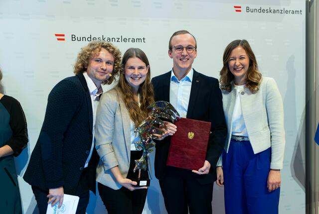 Moderator „Dr. Bohl“, Landesleiterin Anja Bauer, Landesobmann Markus Höhlmüller und Staatssekretärin Claudia Plakolm | Foto: LK NÖ