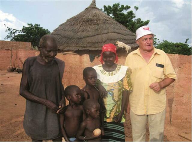 Franz Grandits hilft den Menschen in einem der ärmsten Länder Afrikas.  | Foto: Hilfe direkt