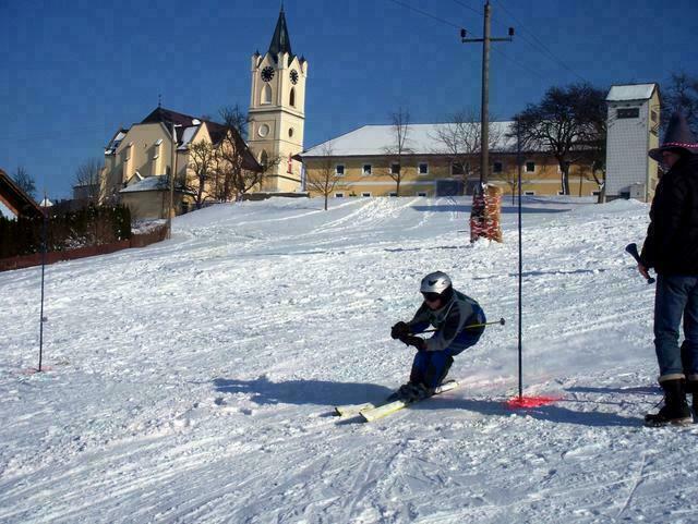 Skifahren direkt vor der Haustür: Der Tannenwaldleitenlift in Hargelsberg machts möglich.  | Foto: Gemeinde Hargelsberg
