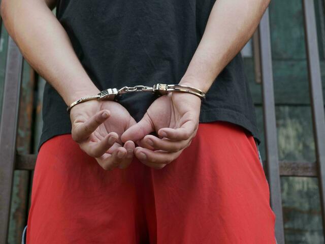 Der Brandstifter behauptet, Stimmen in seinem Kopf hätten ihn zur Tat gedrängt. Eine 68-jährige Frau kam dabei um.  | Foto: Kindel Media/Pexels (Symbolbild)