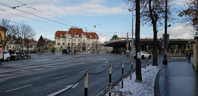 Mehrspurige Straßen und Straßenbahnkörper