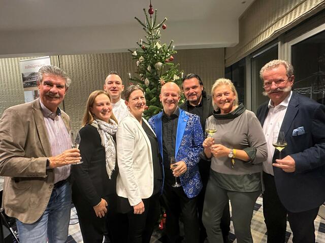 Franz Müllner, Maria, Georg &amp; Linda Bläuel, Andy Lee Lang, Werner Auer, Ingrid &amp; Frank Bläuel | Foto: Donaukultur