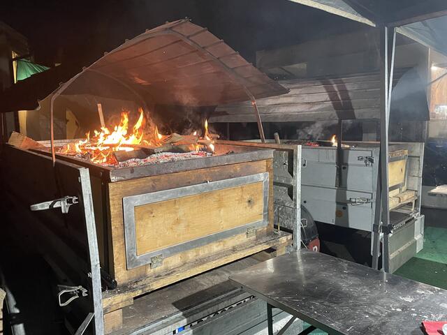 Kistenfleisch für die Feier zum 555. Glasfaseranschluss in Steyeregg. | Foto: MG Wies