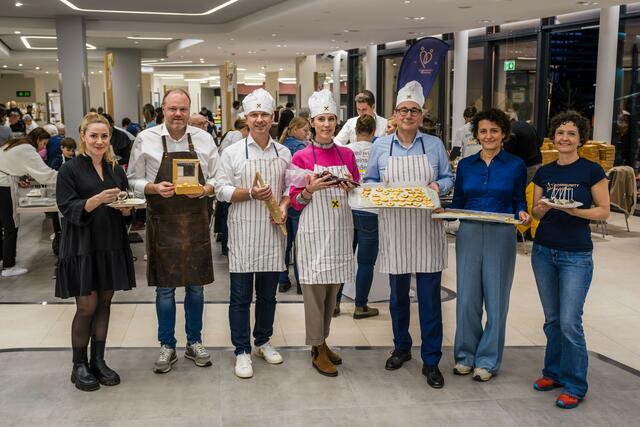 Backen mit Herz: "Meisterkonditorin mit Herz" Bianca Lackner-Wohlgemut, Sascha Pototschnig (Süßer Steirer), Florian Stryeck, Ariane Pfleger, Martin Schaller (RLB), Susanne Maurer-Aldrian (LebensGroß) und Maria Williams (Community Nurse, Hart bei Graz) | Foto: RLB Steiermark