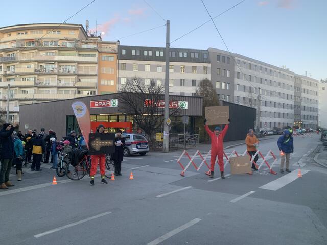 Ein Diagonalfilter würde, so die Aktivistinnen und Aktivisten die Verkehrssicherheit der Kreuzung entscheidend erhöhen. | Foto: MoVe iT