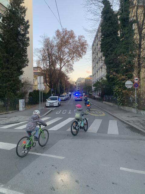 Für die Kinder ging es mit dem Rad in die Schule. | Foto: MoVe iT