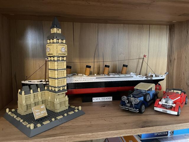 Architektur, Autos, Schiffe - alles findet man in der Welt der Klemmbausteine. All diese Modelle sind nicht von der Marke Lego. | Foto: Johannes Reiterits