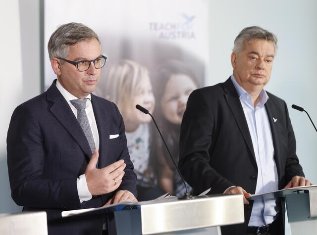 Finanzminister Magnus Brunner (ÖVP) und Vizekanzler Werner Kogler (Grüne) verteidigten das Gesetz, nachdem im Vorfel scharfe Kritik aufgekommen ist. | Foto: BKA/Aigner