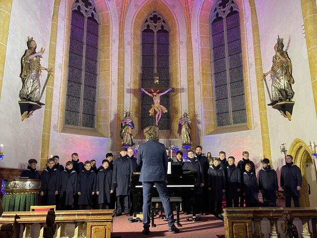 Nach dem Andachtsjodler hielt es das Publikum nicht mehr auf den Sitzen. | Foto: RegionalMedien Salzburg