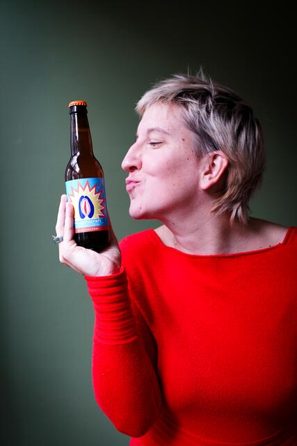 Bewusst Bier trinken: Anna Sophie Tschannett präsentiert ihr neuestes Baby. Mushicraft ist ab sofort auch alkoholfrei erhältlich. | Foto: Mushicraft
