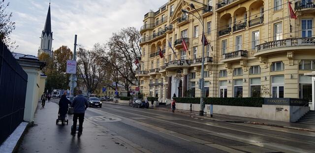 Breite mehrspurige Straßen