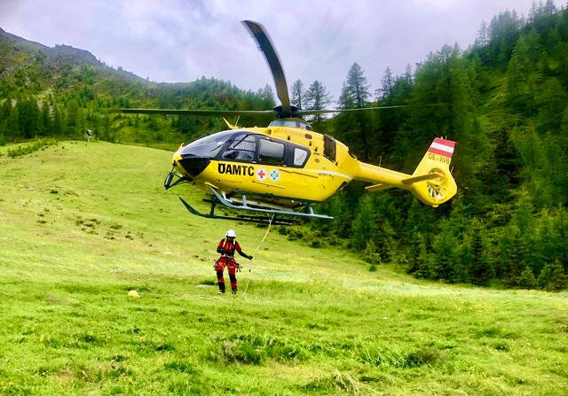 Der Gailtaler im Einsatz bei der Taubergung eines gestürzten Wanderers im absturzgefährdetem Gelände | Foto: Christophorus 7