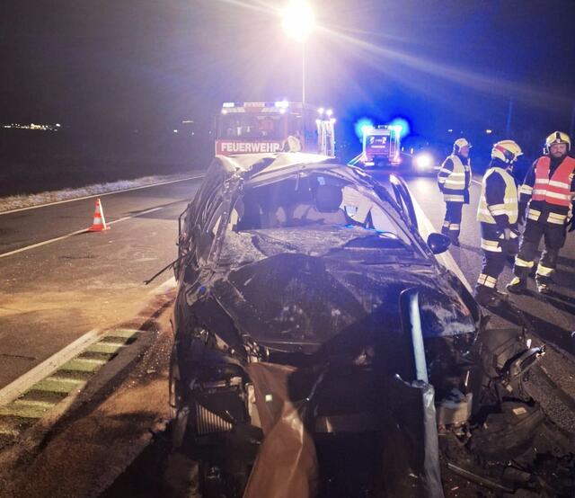Auf der S37 in Maria Saal ereignete sich gestern Abend ein Verkehrsunfall, bei dem ein 37-jähriger Mann aus dem Bezirk St. Veit/Glan unbestimmten Grades verletzt wurde. | Foto: FF St. Donat