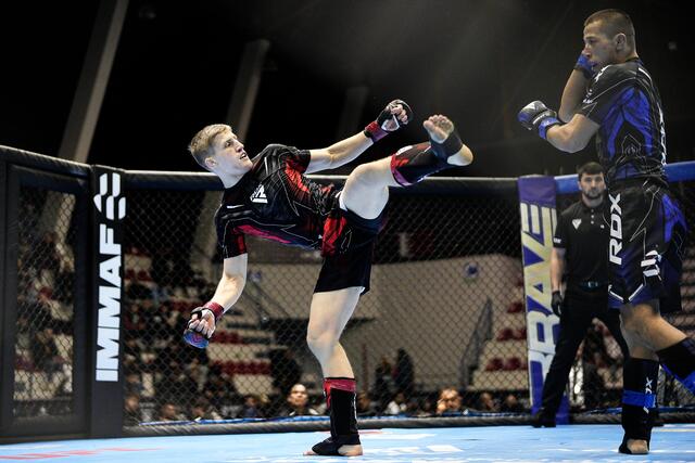 MMA ist eine Mischung verschiedenster Kampfsportarten. Dabei darf auch getreten werden. | Foto: Dimitris Tosidis/IMMAFED