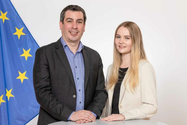Ein Praktikum in Brüssel - Daniela Haunold erzählt 
Daniela Haunold und der Abgeordnete Dr. Günther Sidl | Foto: Daniela Haunold