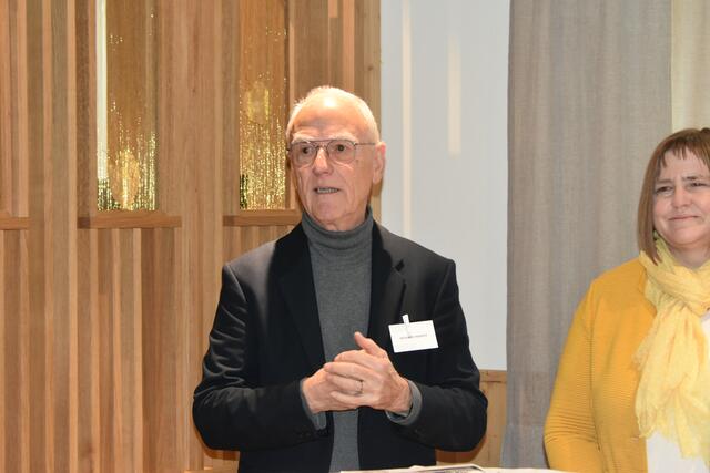 Mister "Wirtschaftsfrühstück" Siegfried Nerath begrüßte die Unternehmerinnen und Unternehmer. 