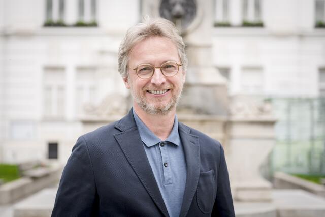 Der Josefstädter Bezirksvorsteher Fabisch (Grüne). | Foto:  Karo Pernegger