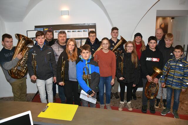 Die erste Advent-Tür öffnete sich im Alten Rathaus-Stadttheater Grein für das Bläserensemble der Landesmusikschule Grein unter Leitung von Wolfgang Rosenthaler und Moser. | Foto: Robert Zinterhof