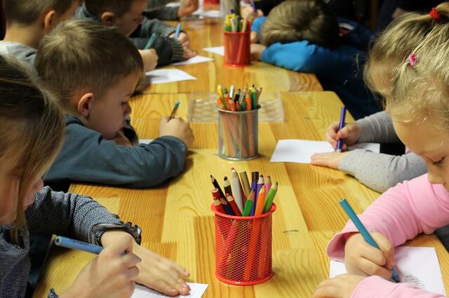 Symbolbild: 85 Millionen sind für die Förderung von Kinderbildungs- und –betreuungseinrichtungen sowie Tageseltern im nächsten Jahr vorgesehen. Der Schwerpunkt liegt auf besseren Arbeitsbedingungen. | Foto: pixabay.com