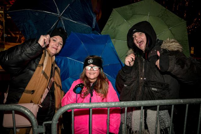 Trotzten dem Regen: Corina, Merle (8) und Lena.