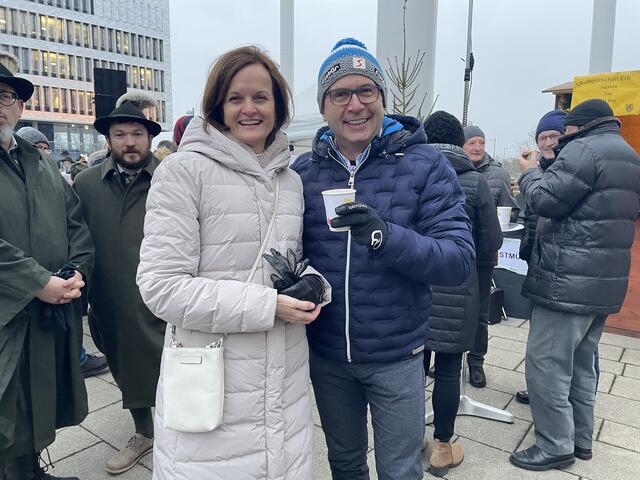 Amstettens Bezirkshauptfrau Martina Gerersdorfer und Baumeister Erwin Hackl aus Ertl.