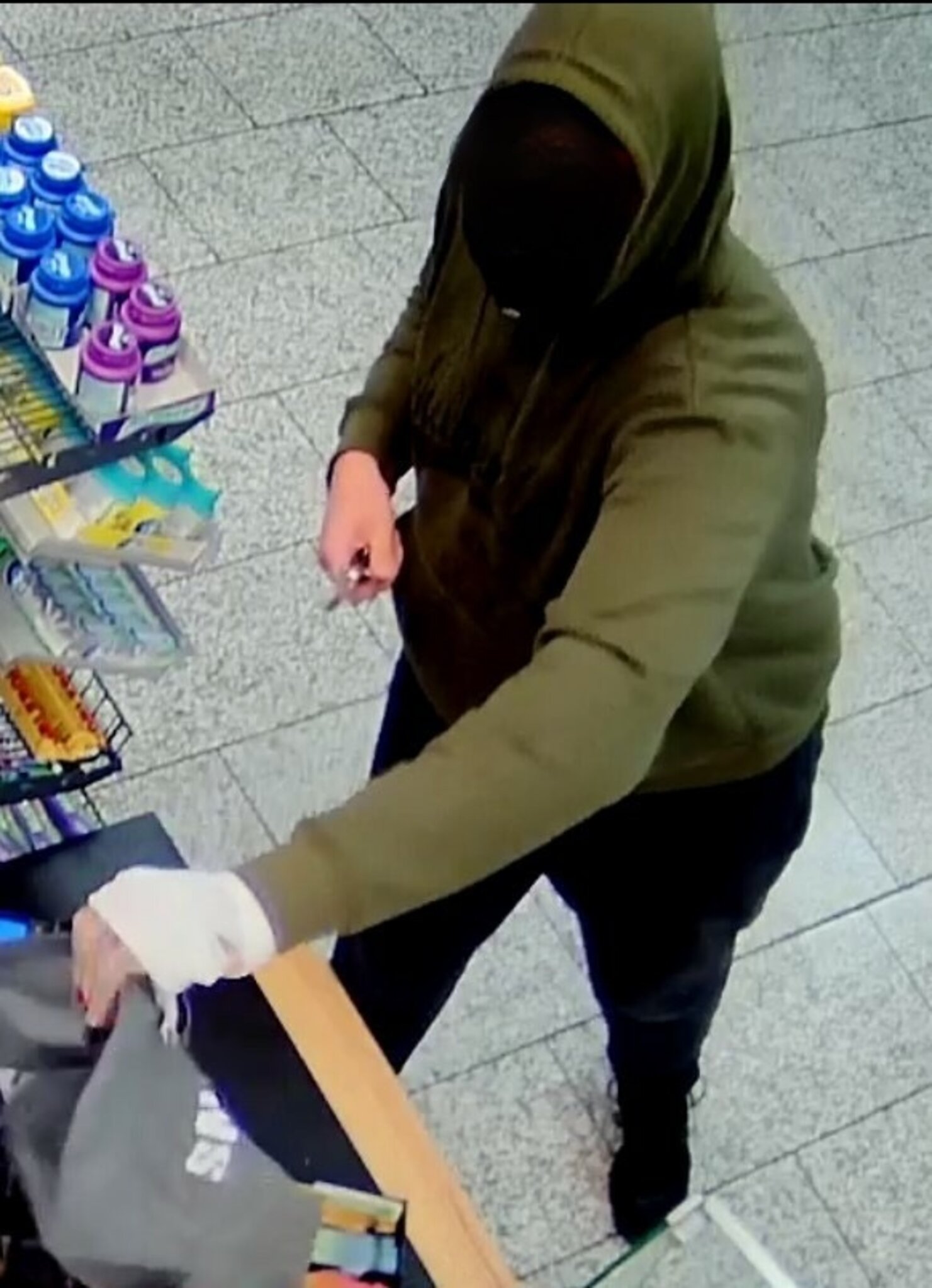 Linz St. Magdalena: Polizei fahndet nach pummeligem Tankstellenräuber ...