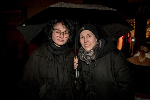 Der Regen machte ihnen nichts aus: Vivienne und Diana aus Villach.