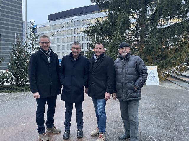 Johannes Heuras (Bürgermeister St. Peter in der Au), Ertls Ortschef Josef Forster, Vizebürgermeister Franz Krendl und Anton Schuh.