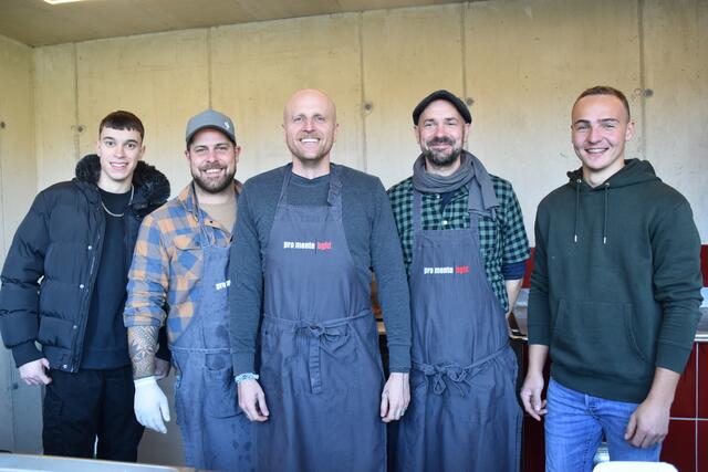 Die "Küchencrew" | Foto: Michael Strini