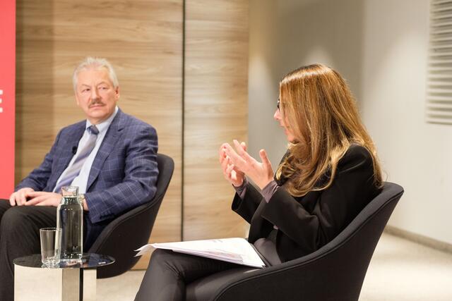 Für Naghme Kamelayan-Schmidt ist Freiheit das höchste Gut, jedoch brauche eine Gesellschaft Regeln, die für jeden gleichermaßen einen gewissen Freiheitsverlust bedeuten.  | Foto: Roland Ferrigato